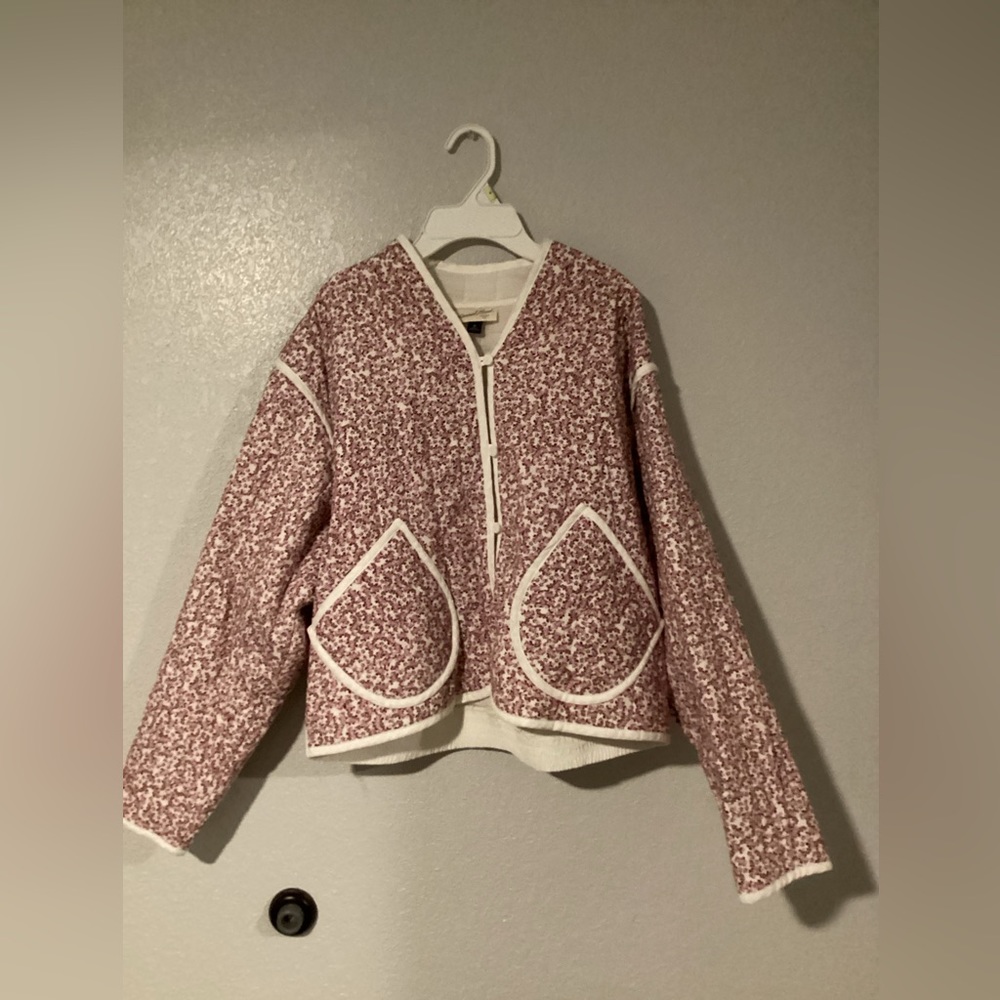 Universal thread shirt-printed with flowers